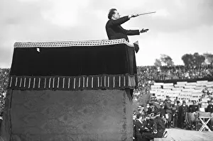 Mascagni: Pietro Mascagni conducting