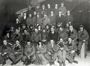 Cricklewood: Pilot and 40 passengers after flight in Handley Page V/1500
