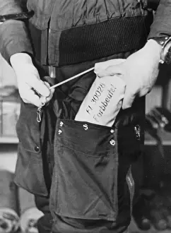 Puts: Pilot with rescue equipment, 1940