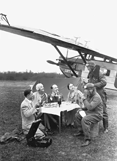 Komet: Pilots eat with their passengers