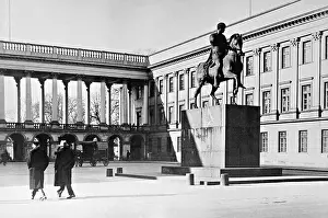 Poniatowski: The Pilsudski Square in Warsaw, 1936