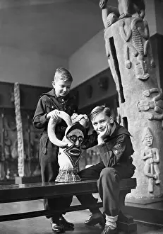 Ethnological: Pimpfe when visiting the Ethnological Museum, 1937