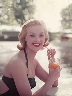 Woof: PIN-UP WITH DRINK