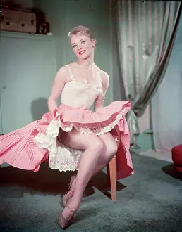 Woof: PIN-UP IN PINK SKIRT