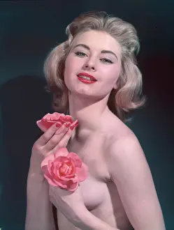 Woof: PIN-UP WITH ROSES 2