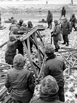 Ameri: US pioneers during bridge construction during German-Ameri