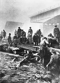 Reached: Pioneers of the Red Army building a bridge over the Oder
