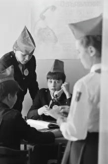 Discussing: Pioneers-volunteers