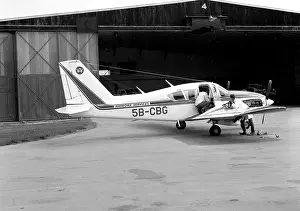 Kidlington: Piper Aztec 5B-CBG
