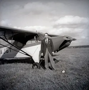 Laddie: Piper Super Cruiser PY1044