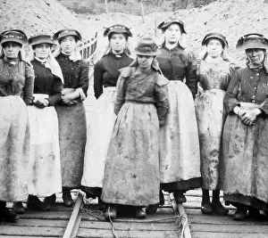 Lasses: Pit girls, coal mine