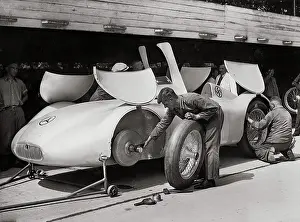 Automobil: Pit stop on the Avus motor racing circuit