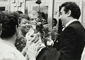 Plcido: Pl cido Domingo with fans