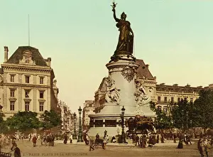 Plazas: Place de la republique with the Monument la republique