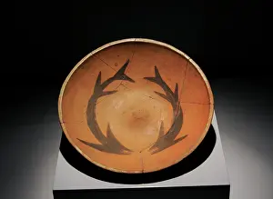 Incas: Plate decorated with depiction of two fish. Ceramics