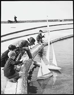 Yachts: PLAYING WITH MODEL BOATS