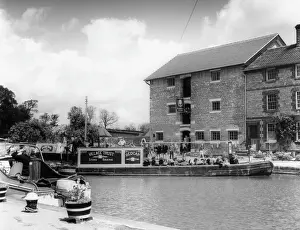 Bruerne: PLEASURE CANAL BOAT TRIP