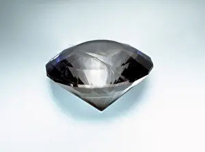 Cyclosilicate: Pleochroism in an iolite cut stone
