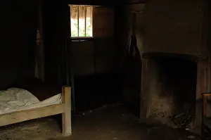 Colonists: Plimoth Plantation or Historical Museum. Hut. Interior. Plym
