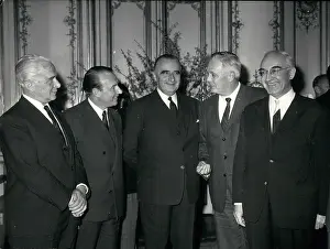 Marcellin: PM Georges Pompidou with medical scientists, Paris