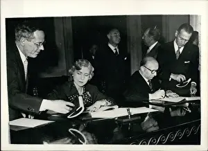 Viminale: PM Scelba of Italy, Clare Booth Luce, sign treaty, Rome