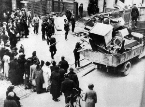 Destroys: Pogrom in Hof, 1938