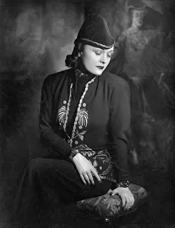 Pola: Pola Negri, 1937