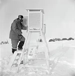 Measuring: Polar station North Pole-5 in Arctic