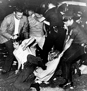 Curfew: Police arresting hippies at Boston Common ?