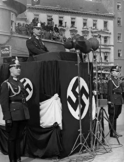 Captains: Police Colonel Dillenburger during a speech
