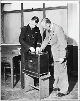 Fingerprints: POLICE FINGERPRINTING