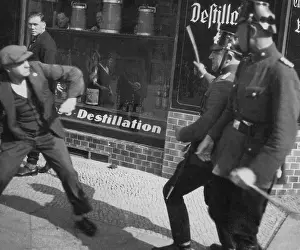 Truncheon: Police force against KPD demonstrations in Berlin, 1930