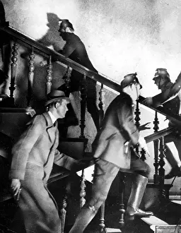 Imprison: Police and Gestapo rushing to arrest opponents