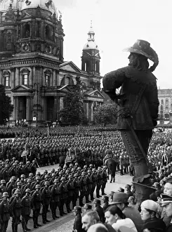 Polizei: Police group General Gnring at a manifestation in Berl