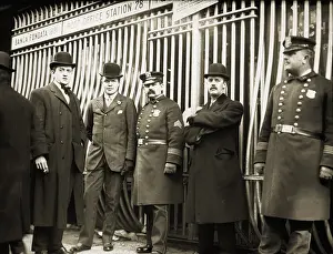 Depressions: Police guard a failed bank from panicked ?