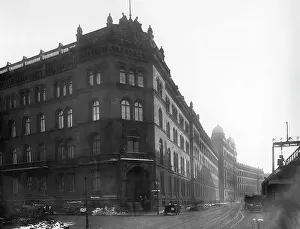 Passerby: Police headquarters at Alexanderplatz, 1945