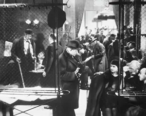 Decline: Police raid in a hoodlums pub in Berlin, 20s