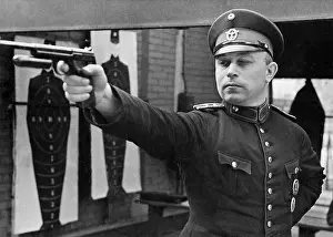 Prove: Police on the shooting range, 1936