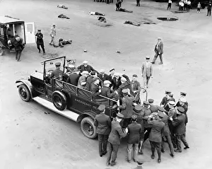 Suspects: Police students train for a raid in the USA, 1925