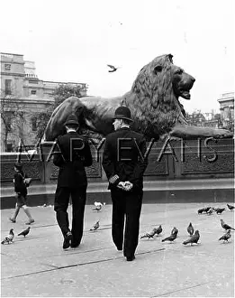 Bobbies: POLICE IN TRAFALGAR SQ