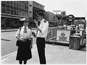 Talkie: POLICE ON WALKIE TALKIE