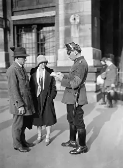 Languages: Policeman and passers-by in Berlin, 1929