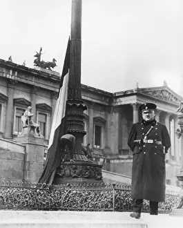 Capitols: A policeman stands in front of the Austrian Parliament in Vi