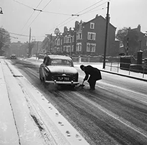 Grit: Policeman in winter