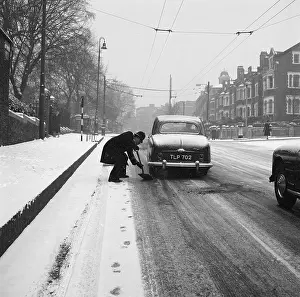 Grit: Policeman in winter