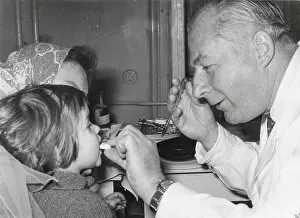 Poliomyelitis: polio swallow vaccination