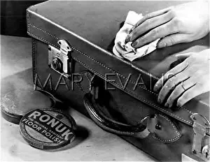 Ronuk: POLISHING A SUITCASE