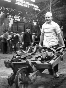 Depict: Political leader transporting coal, 1939