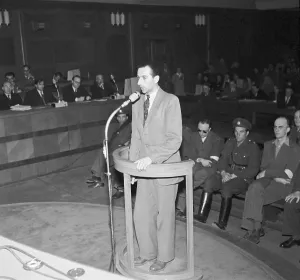 Wahl: Political trial