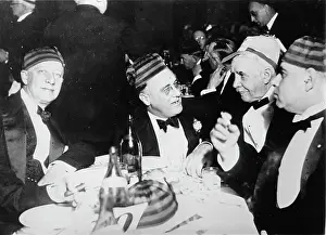 Gouverneur: Politicians at a party in Albany